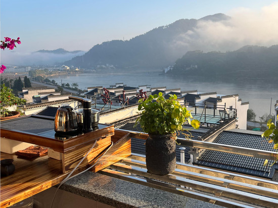 泊湾山舍民宿(新安江山水画廊风景区店)