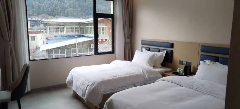 波密嘉恒临江精品酒店图片