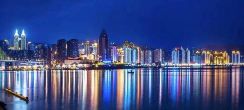 菲诗特风尚民宿(泽胜中央广场店)图片