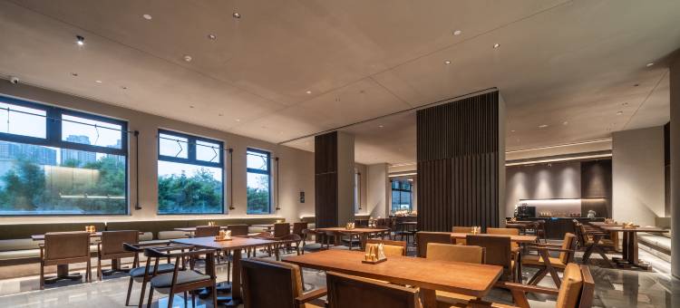 郑州正弘城花园路亚朵酒店图片