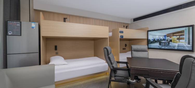 艾特摩高电竞酒店(常州武进万达广场店)图片