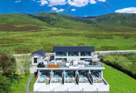 云孚里云宿·冶勒湖畔私汤民宿（冕宁冶勒湖店）外景图