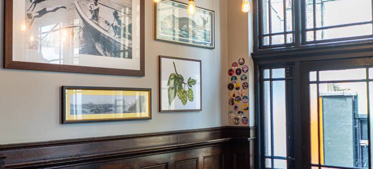 帕普乐玫瑰皇冠旅馆(PubLove @ the Rose & Crown)图片