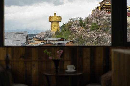 香格里拉璞云悬山LIFE民宿(独克宗古城大佛寺转经筒店)图片