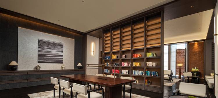 武汉张家湾省人民医院洪山院区亚朵酒店图片