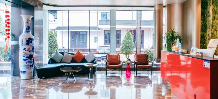 勐腊曦月星文旅酒店图片