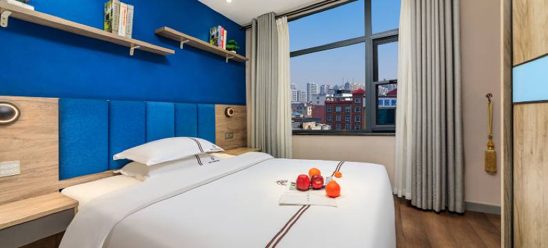 斯丽卡尔精品酒店(一峰城市广场步行街店)图片