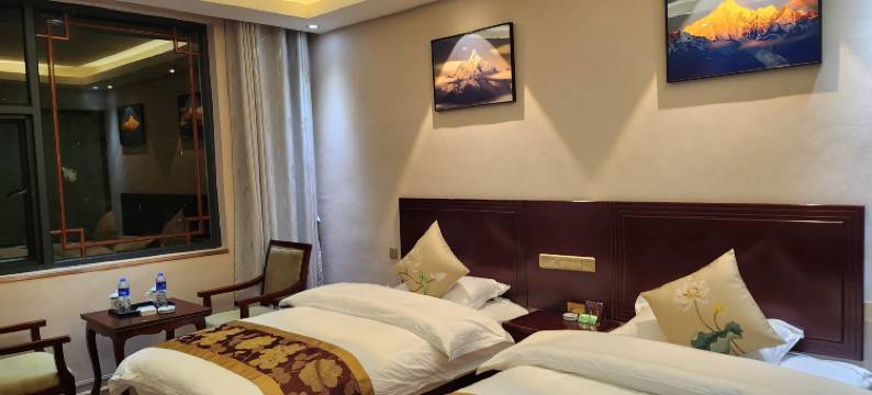 德钦岗坚酒店图片