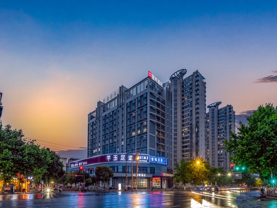 旅歌酒店(南昌八一广场火车站店)