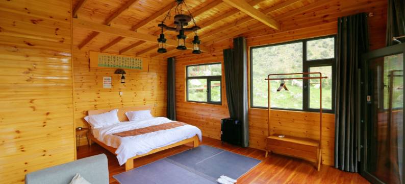 达尔宗湖野炊营地图片