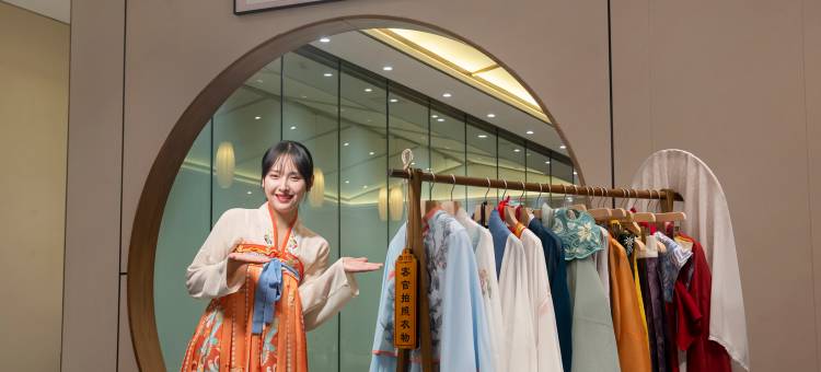 陌上轻雅酒店(阜阳颍州里二里井夜市东方恒隆MALL店)图片