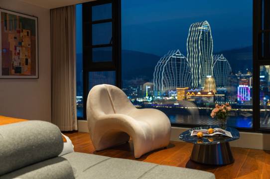 曼瑟维拉·地标高空江景酒店(西双版纳景洪泼水广场江边夜市店)图片