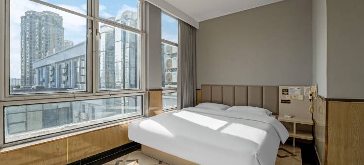 易佰良品酒店(南京江宁大学城交通学院地铁站店)图片