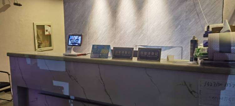 上海极速光年酒店(松江大学城地铁站店)图片