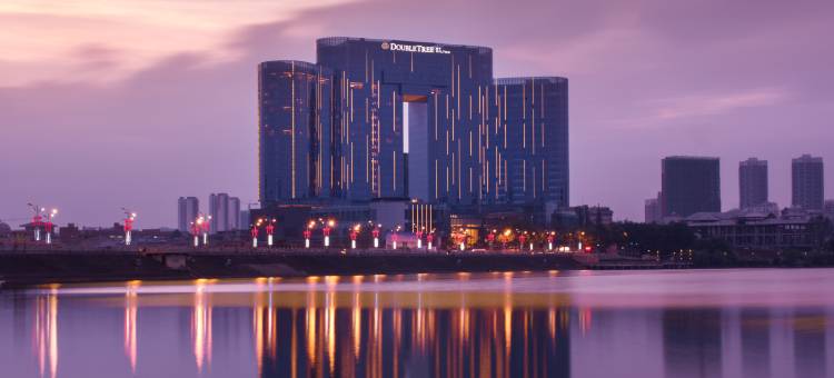 安顺百灵希尔顿逸林酒店图片
