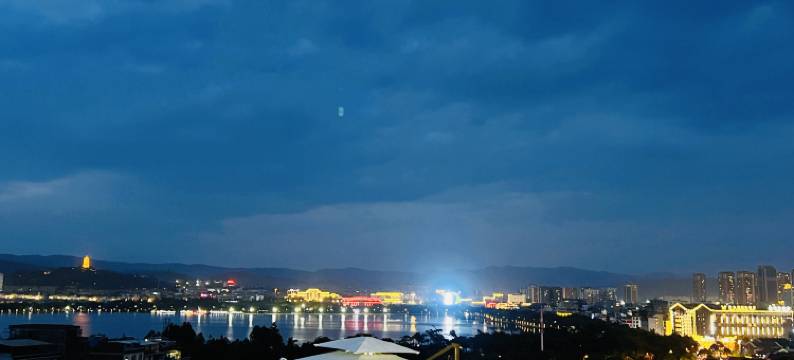 弥勒半山见湖温泉民宿(湖泉生态园店)图片