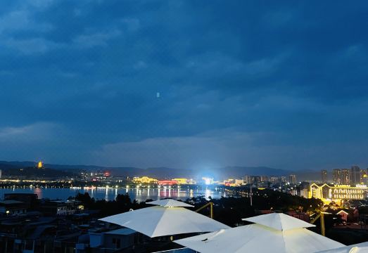 半山见湖温泉民宿外景图