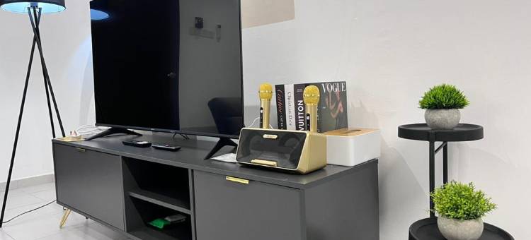 Senai 14pax The Joyous Home Pooltable Airport JPO图片