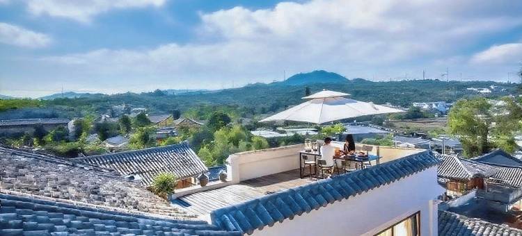 枕畔・是处・人文美学丨酒吧・360°火山花园景温泉美宿(和顺古镇店)图片