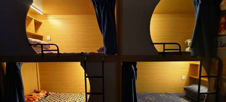 河畔云居青年旅舍图片