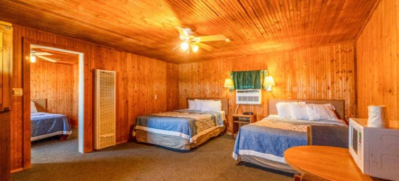 OYO 绿园汽车旅馆靠近拉什县机场(Green Acre Motel by OYO Near Rush County Airport)图片