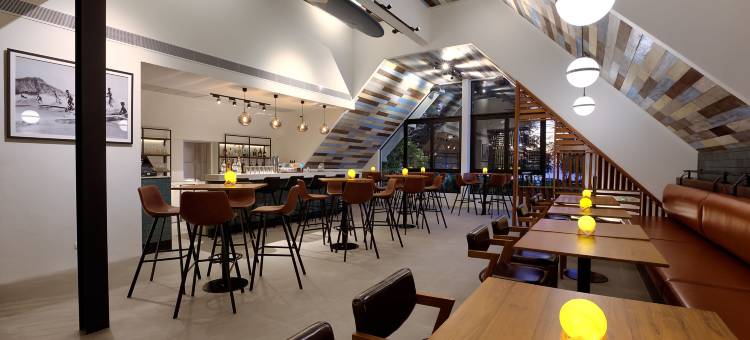 普吉岛奥特瑞格苏林海滩度假村(Outrigger Surin Beach Resort)图片