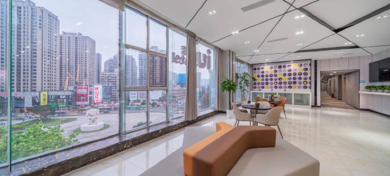 IU酒店(重庆杨家坪步行街地铁站店)图片