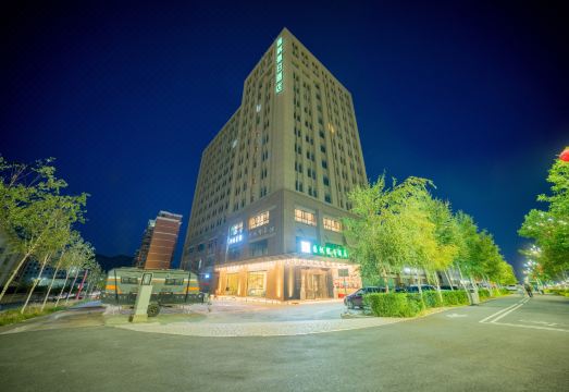 国帆假日酒店（阿勒泰雪都机场店）外景图