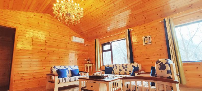 北京神堂峪七彩木屋图片