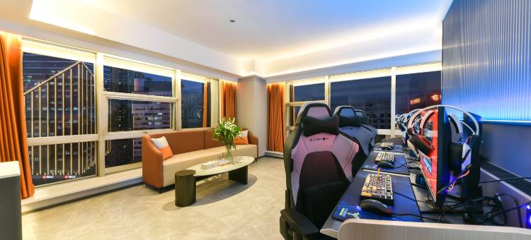 叶与晨电竞电影酒店(新百广场万象城店)图片