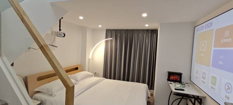 轻月眠·轻奢LOFT公寓(力高雍湖国际店)图片