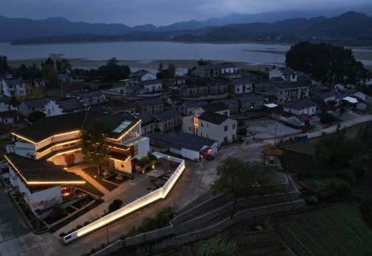 Meiguniang's Yard Inn Over view