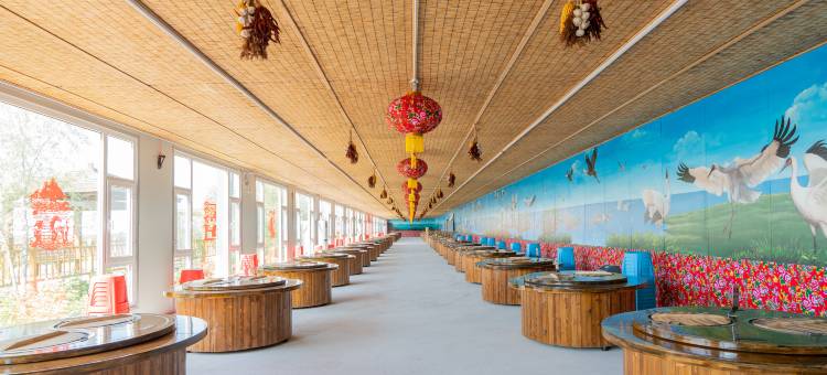 鹤鸣湖国际温泉酒店(鹤鸣湖湿地温泉度假区店)图片