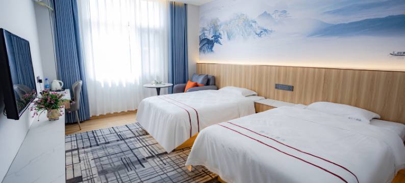 陇川鑫乐大酒店图片