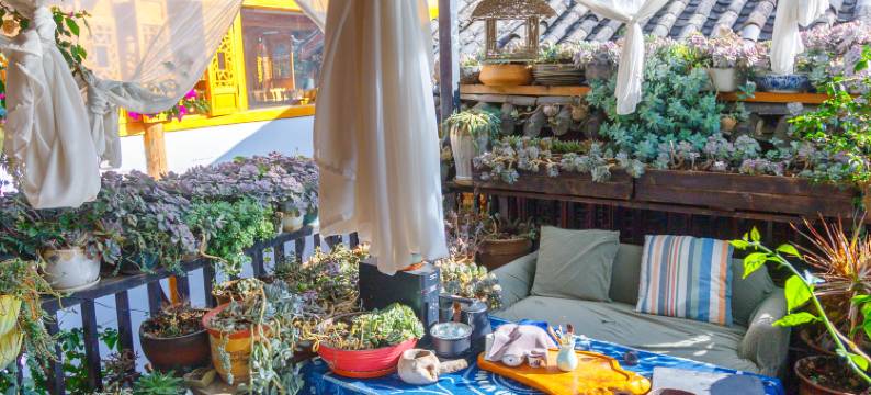 丽江束河玥色溪畔花园客栈图片