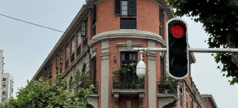 栖岸智能酒店(武汉循礼门地铁站江汉路步行街店)图片