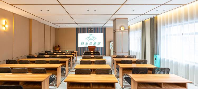 白玉兰酒店(内蒙古民族大学店)图片