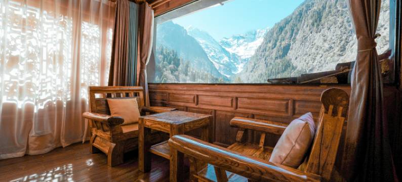 雨崩止语心舍图片