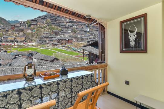 苗岭良栖全景美宿(西江千户苗寨一号风雨桥店)