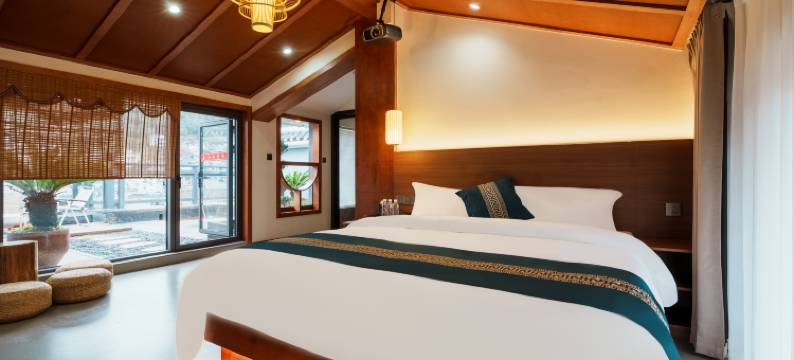 景宿梦澜·茶言听雨庭院智能江景民宿(凤凰古城景区南华桥店)图片