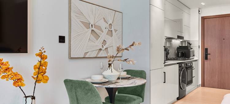 bnbme | JVC 现代单间公寓，带泳池和城市景观(bnbme | Modern Studio in JVC w/ Pool & City View)图片