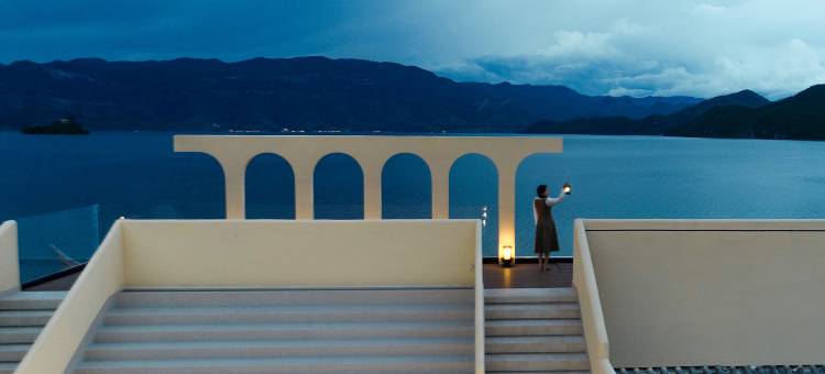 泸沽湖喜雾屿湖景设计师酒店图片