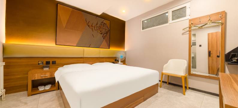 云起时轻居酒店(维多利广场天津路店)图片