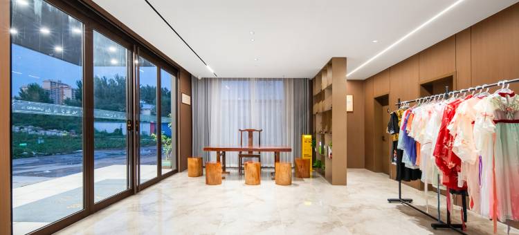 轻夕酒店(开封万岁山武侠城店)图片