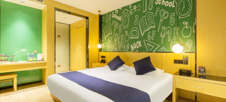 灰鲸智能酒店(泰州万达店)图片