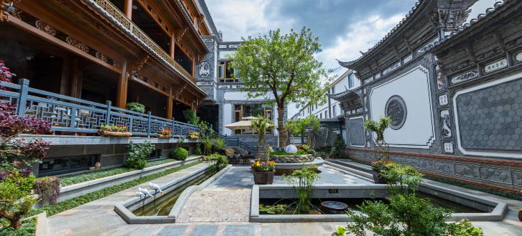 鹤庆华海酒店(新华村草海湿地店)图片