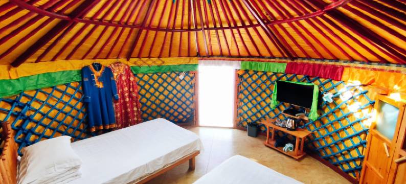 额尔塔拉蒙古包绿色庄园图片