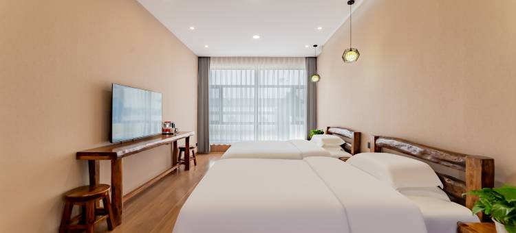 阿尔泰七台火山营地图片