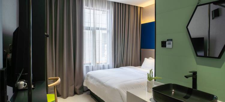 蔚蓝那云酒店(柳州银泰城马鞍山公园店)图片