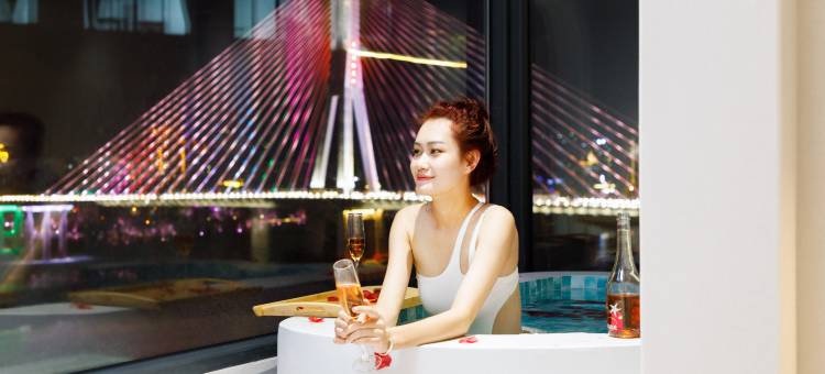 西双版纳景洪云澜夕上·高空江景设计酒店(告庄西双景星光夜市店)图片
